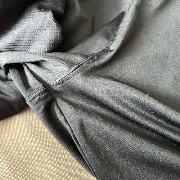 Ladies UNDERARMOUR 3/4 length sport pants - Picture 4 of 8